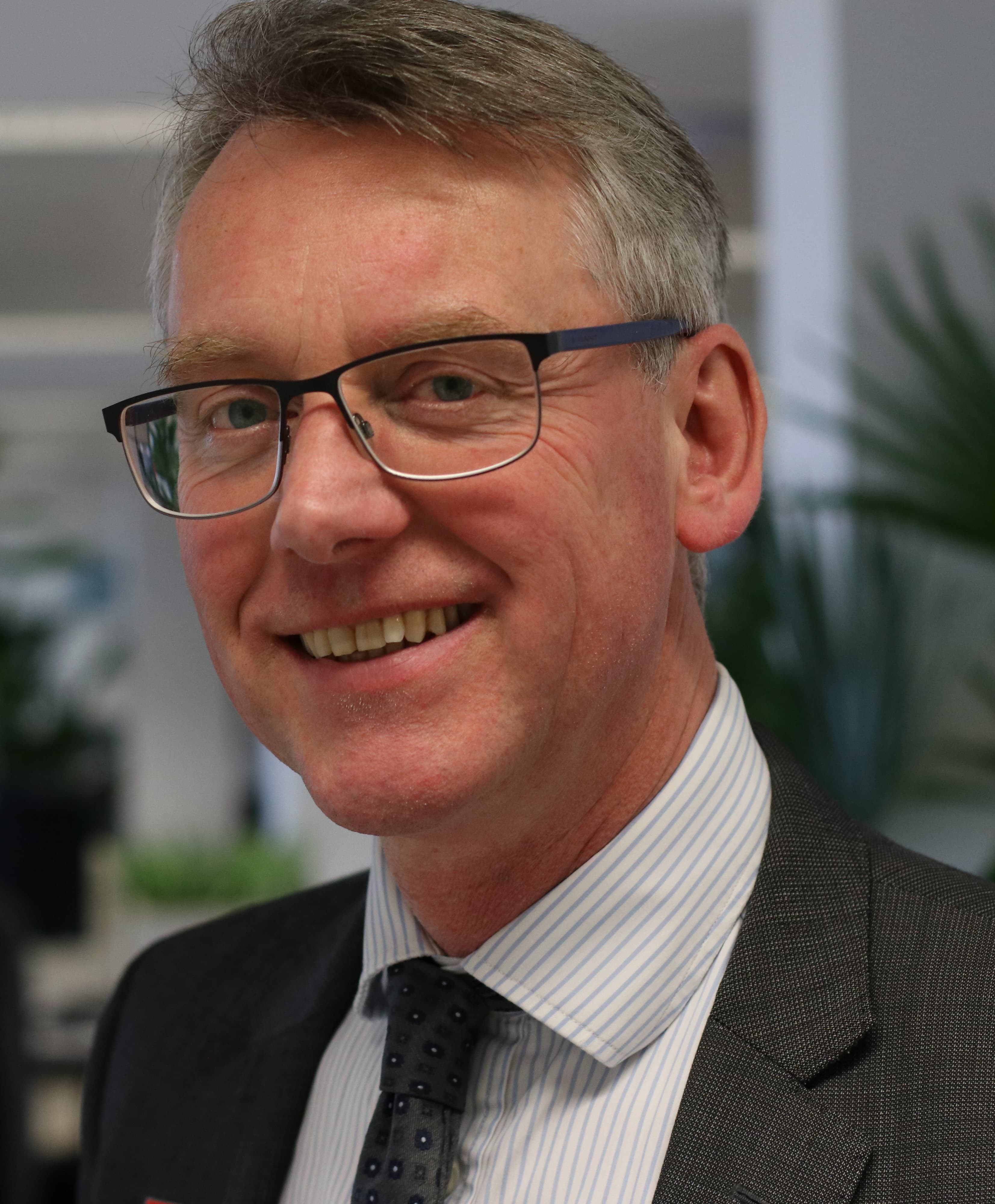 An picture of Sir Julian Hartley